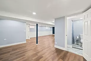 555 E 105th St, Chicago, IL 60628 - Photo 14