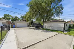 555 E 105th St, Chicago, IL 60628 - Photo 24