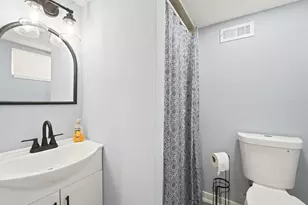 555 E 105th St, Chicago, IL 60628 - Photo 16