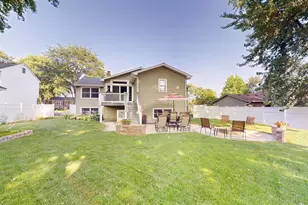 1201 S 10th St, Saint Charles, IL 60174 - Photo 24