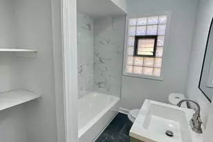 8312 S Phillips Ave, Chicago, IL 60617 - Photo 10
