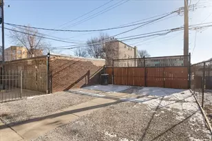 4211 W Gladys Ave, Chicago, IL 60624 - Photo 10