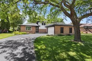 440 Manor Dr, Peotone, IL 60468 - Photo 2