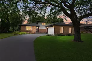 440 Manor Dr, Peotone, IL 60468 - Photo 1