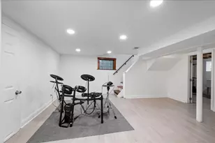 2611 W Jarlath St, Chicago, IL 60645 - Photo 16