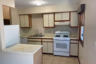 352 College St, Crystal Lake, IL 60014 - Photo 10