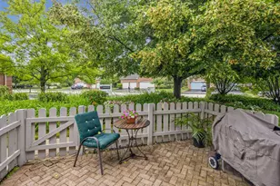 2064 Norwich Ct, Glenview, IL 60026 - Photo 2