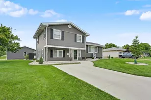 450 John St, Paxton, IL 60957 - Photo 2