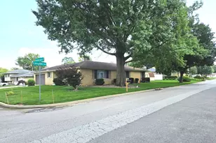 1308 Anderson St, Bloomington, IL 61701 - Photo 6