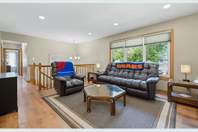 152 S Lancaster Drive, Bolingbrook, IL 60440 - Photo 2