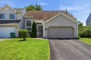 15 W Country Walk Dr W, Round Lake Beach, IL 60073 - Photo 2