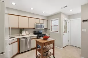 34322 N Birch Ln, Gurnee, IL 60031 - Photo 10