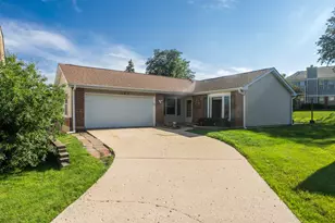 182 Hastings Mill Rd, Streamwood, IL 60107 - Photo 2