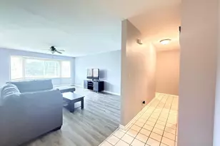 3108 Roberts Dr, Woodridge, IL 60517 - Photo 2