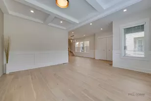 5748 W Eastwood Ave, Chicago, IL 60630 - Photo 10