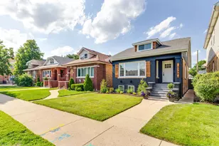 5748 W Eastwood Ave, Chicago, IL 60630 - Photo 2