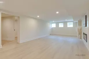 5748 W Eastwood Ave, Chicago, IL 60630 - Photo 36