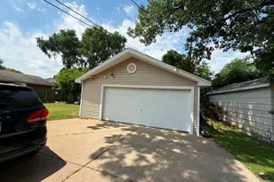 2444 Linden Ave, Waukegan, IL 60087 - Photo 2
