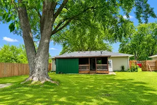 1205 N Edgelawn Dr, Plano, IL 60545 - Photo 4