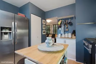 626 W Waveland Ave, Chicago, IL 60613 - Photo 6