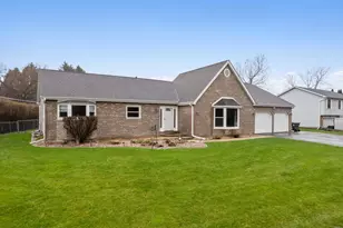 537 Erma Dr, Lake Holiday, IL 60552 - Photo 2