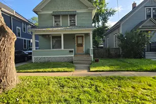 381 Spruce St, Aurora, IL 60506 - Photo 1