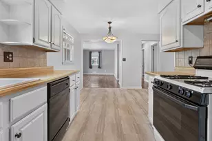 919 Vale St, Bloomington, IL 61701 - Photo 2