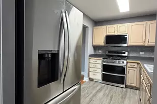 800 Oregon Trail, Roselle, IL 60172 - Photo 8