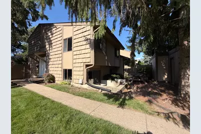 800 Oregon Trail, Roselle, IL 60172 - Photo 2