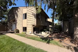 800 Oregon Trail, Roselle, IL 60172 - Photo 2