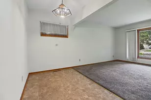805 Garfield St, Harvard, IL 60033 - Photo 8