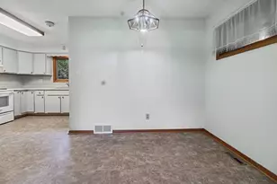 805 Garfield St, Harvard, IL 60033 - Photo 10