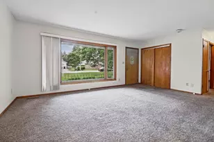 805 Garfield St, Harvard, IL 60033 - Photo 6