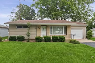 805 Garfield St, Harvard, IL 60033 - Photo 2