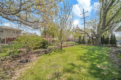 256 W Kathleen Drive, Des Plaines, IL 60016 - Photo 24
