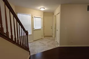 1070 Woodhill Ct, Elgin, IL 60120 - Photo 6