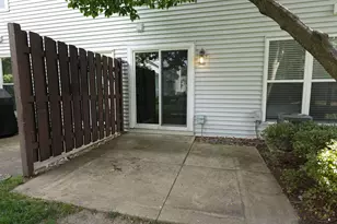 1070 Woodhill Ct, Elgin, IL 60120 - Photo 2