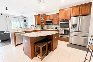 438 Grosvenor Ln, Aurora, IL 60504 - Photo 4