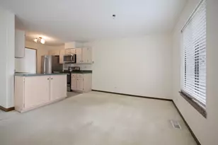 1525 Yale Ct, Elk Grove Village, IL 60007 - Photo 12
