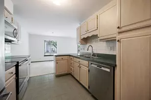 1525 Yale Ct, Elk Grove Village, IL 60007 - Photo 8