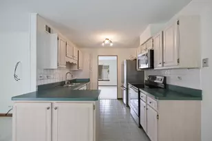 1525 Yale Ct, Elk Grove Village, IL 60007 - Photo 10