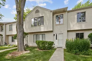 1525 Yale Ct, Elk Grove Village, IL 60007 - Photo 2