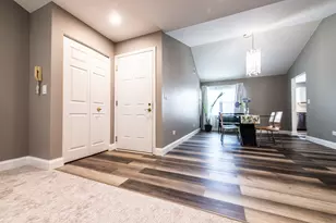 1857 W Ashbury Ln, Inverness, IL 60067 - Photo 6