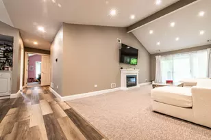 1857 W Ashbury Ln, Inverness, IL 60067 - Photo 8