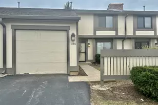 126 Honeysuckle Ct, Rolling Meadows, IL 60008 - Photo 1