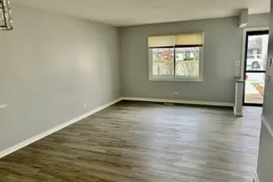 126 Honeysuckle Ct, Rolling Meadows, IL 60008 - Photo 4