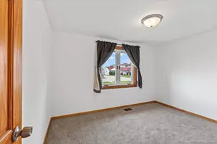 8875 S Corcoran Rd, Hometown, IL 60456 - Photo 16