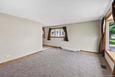 8875 S Corcoran Road, Hometown, IL 60456 - Photo 4