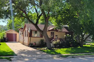260 S Aldine St, Elgin, IL 60123 - Photo 1
