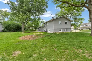 590 Durham Ct, Hoffman Estates, IL 60169 - Photo 10